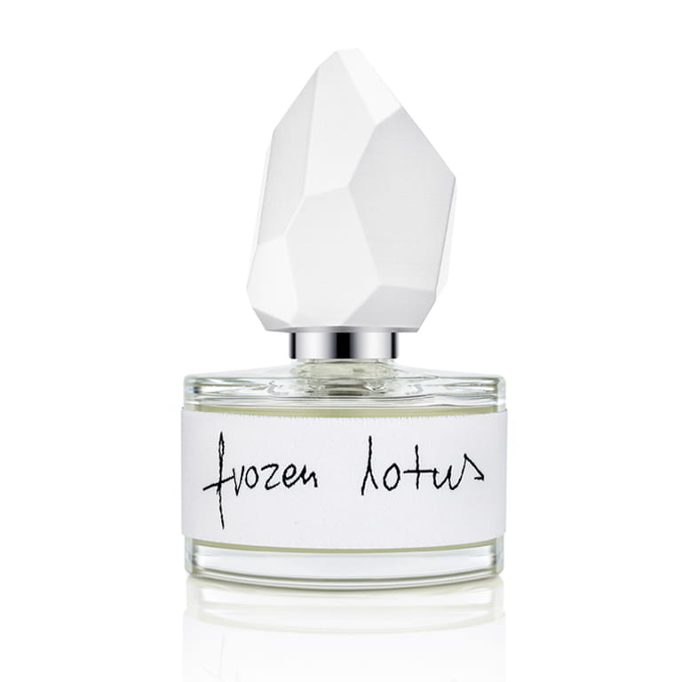 Naturalne niszowe perfumy yDe Frozen lotus 50ml w szklanej butelce z rzeźbionym korkiem