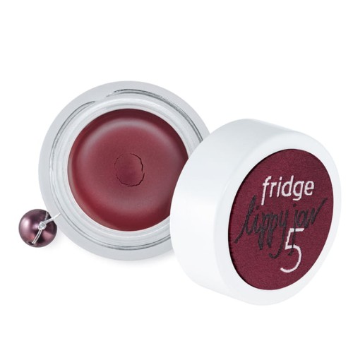 Słoiczek naturalnej kremowej pomadki do ust i policzków fridge Lippy jar - 5 purple red, pokazujący nasycony, piękny odcień wiśniowej czerwieni